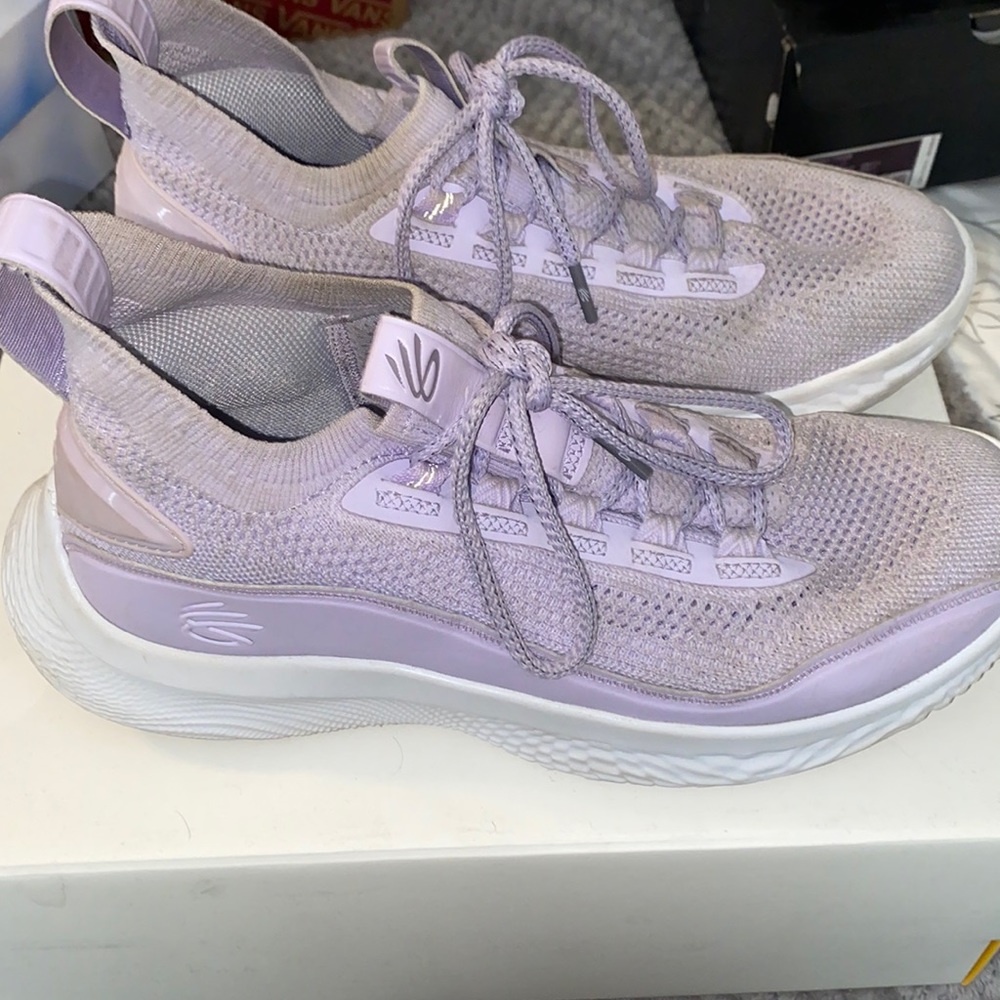 Lilac Curry 8s